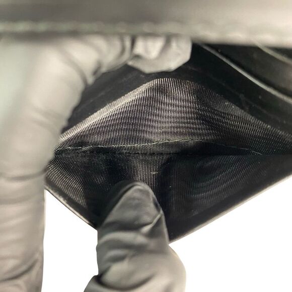 Gucci GG Logo Leather Wallet - Picture 2 of 10